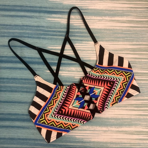 VS PINK • Geo Print Strappy Crisscross Bikini Top - Picture 10 of 14